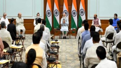 Photo of मोदी कैबिनेट में फेरबदल से पहले स्वास्थ्य मंत्री और शित्रा मंत्री समेत 12 मंत्रियों का इस्तीफा