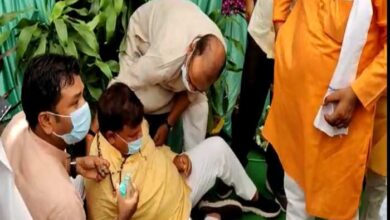 Photo of Gwalior- मंच से गिरे ऊर्जा मंत्री प्रद्युम्न सिंह तोमर, अस्पताल ले जाया गया