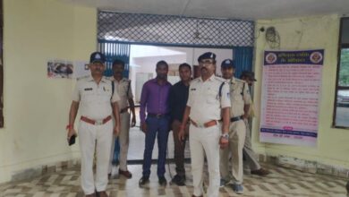 Photo of सतना: 4 साल से बीमार थी बच्ची, पादरी बोला- प्रार्थना से ठीक कर दूंगा, फिर ईसाई बन जाना