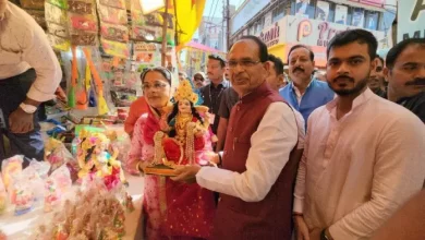 Photo of Diwali 2022 : सीएम शिवराज ने परिवार के साथ जाकर ली मां लक्ष्मी की प्रतिमा