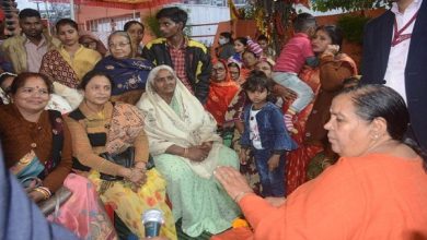 Photo of उमा भारती ने भोपाल में शराब दुकान के सामने मंदिर में डाला डेरा