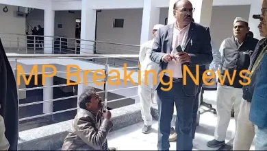 Photo of कलेक्ट्रेट में किसान के साथ मारपीट करने वाला क्लर्क निलंबित
