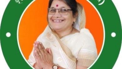 Photo of मां ने की बगावत, बेटी अभी भी भाजपा में