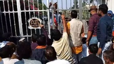 Photo of बीजेपी में विद्रोह: सिंधिया के महल का घेराव