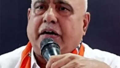 Photo of हेमंत खंडेलवाल ,खींच रहे हैं खाल