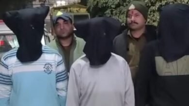 Photo of बुजुर्ग महिला पर हमला कर लूट करने वाले 3 आरोपी गिरफ्तार, घर के सामने रहने वाला युवक निकला मास्टरमाइंड, लूटे गए गहने बरामद