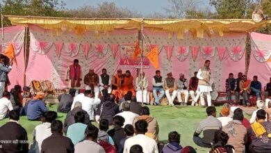 Photo of झखौरा ग्राम में अवैध निर्माण व धर्मांतरण के आरोपों को लेकर महापंचायत, भारी पुलिस बल तैनात