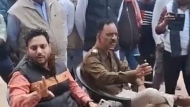 Photo of “सतना में प्रशासनिक कार्रवाई के दौरान ऐसा आरोप, जिसे सुनकर अफसर भी रह गए हैरान…बिना लाइसेंस मीट दुकान पर कार्रवाई के दौरान हंगामा