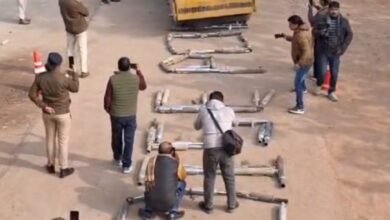 Photo of यातायात पुलिस ने बुलेट बाइक के जब्त साइलेंसरों पर चलवाया रोड रोलर