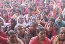 Photo of लंबित भुगतान को लेकर आशा कार्यकर्ताओं का प्रदर्शन, कलेक्ट्रेट पहुंचकर सौंपा ज्ञापन