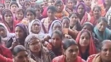 Photo of लंबित भुगतान को लेकर आशा कार्यकर्ताओं का प्रदर्शन, कलेक्ट्रेट पहुंचकर सौंपा ज्ञापन