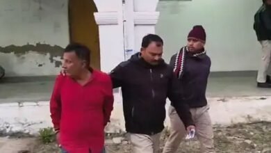 Photo of तहसीलदार पर अभद्र टिप्पणी का मामला: सहायक समिति प्रबंधक गिरफ्तार, भेजा गया जेल