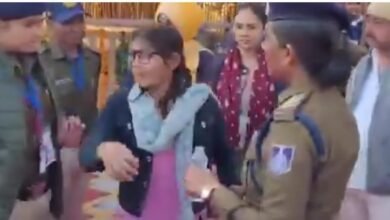 Photo of आंसुओं और आशा के बीच: बैगा आदिवासी बिटिया अनामिका की गुहार सुनी, डॉक्टर बनने का सपना होगा साकार