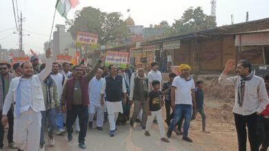 Photo of चित्रकूट में कांग्रेस का ‘हल्ला बोल’ प्रदर्शन, सैकड़ों कार्यकर्ताओं ने किया पैदल मार्च, बिहारी चौक पर धरना