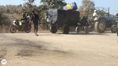 Photo of चितहरा–बिरसिंहपुर सड़क मरम्मत में घटिया सामग्री का प्रयोग, ग्रामीणों में भारी आक्रोश