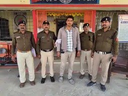 Photo of 49 दिन बाद हत्याकांड का मुख्य आरोपी गिरफ्तार, 10 हजार का इनामी था सरपंच पति