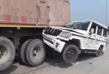 Photo of एनएच-30 पर दर्दनाक टक्कर: ट्रेलर में घुसी बोलेरो, 6 श्रद्धालु घायल