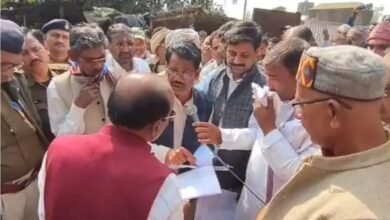 Photo of रामपुर बाघेलान में कानून व्यवस्था पर बवाल: बस स्टैंड में प्रदर्शन, 7 दिन में कार्रवाई नहीं तो तालाबंदी की चेतावनी