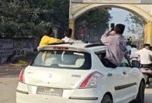 Photo of ‘पुलिस’ लिखी गाड़ी में नियमों की धज्जियां! सत्ता पक्ष के स्वागत में कानून हुआ बेबस?