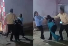 Photo of “आशिकी” पड़ी भारी ‘गर्लफ्रैंड’ के साथ घूम रहे थे डॉक्टर साहब! “बीवी” ने बाल पकडक़र सडक़ पर घसीटा