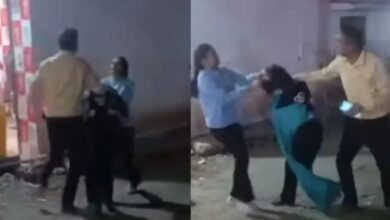 Photo of “आशिकी” पड़ी भारी ‘गर्लफ्रैंड’ के साथ घूम रहे थे डॉक्टर साहब! “बीवी” ने बाल पकडक़र सडक़ पर घसीटा