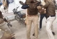 Photo of मैहर में पुतला दहन के दौरान हादसा: ट्रैफिक टीआई झुलसे, विरोध प्रदर्शन के बीच भड़की आग