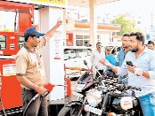 Photo of सुप्रीम आदेश- गाड़ी का बीमा नहीं तो मत दो पेट्रोल-डीजल