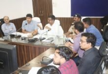Photo of दो पहिया वाहन चालक अनिवार्य रूप से हेलमेट लगाये : कलेक्टर